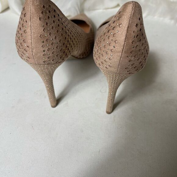 Report Jakee light pink perforated heels embellished with silver studs s… - Picture 5 of 7